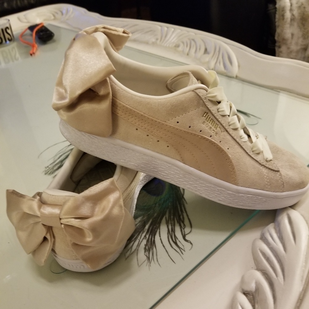 Puma bow tennis shoes